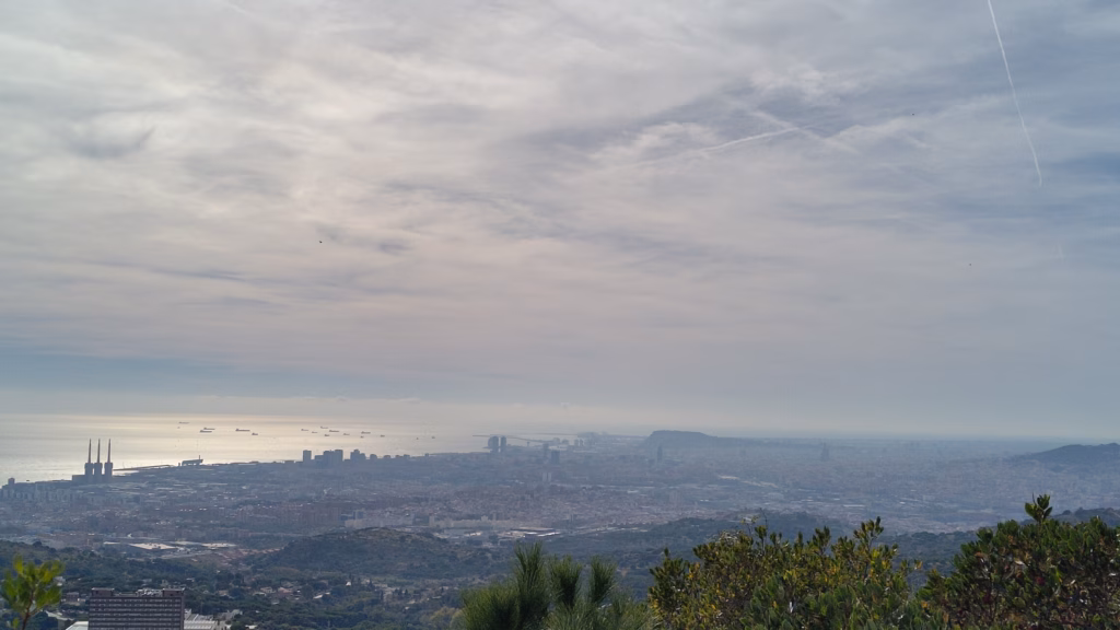 Vista general del AMB, principalmente Badalona, Sant Adrià, Santa Coloma y Barcelona.