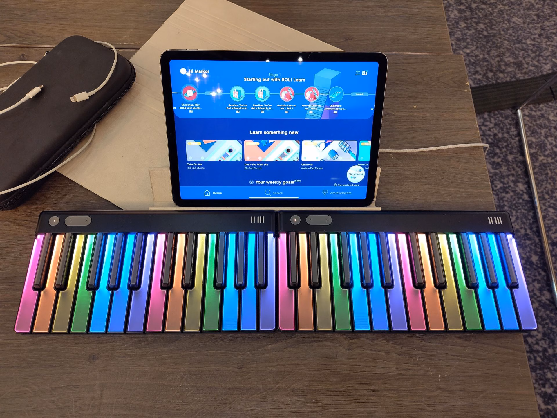 Teclado de juego conectado al iPad.