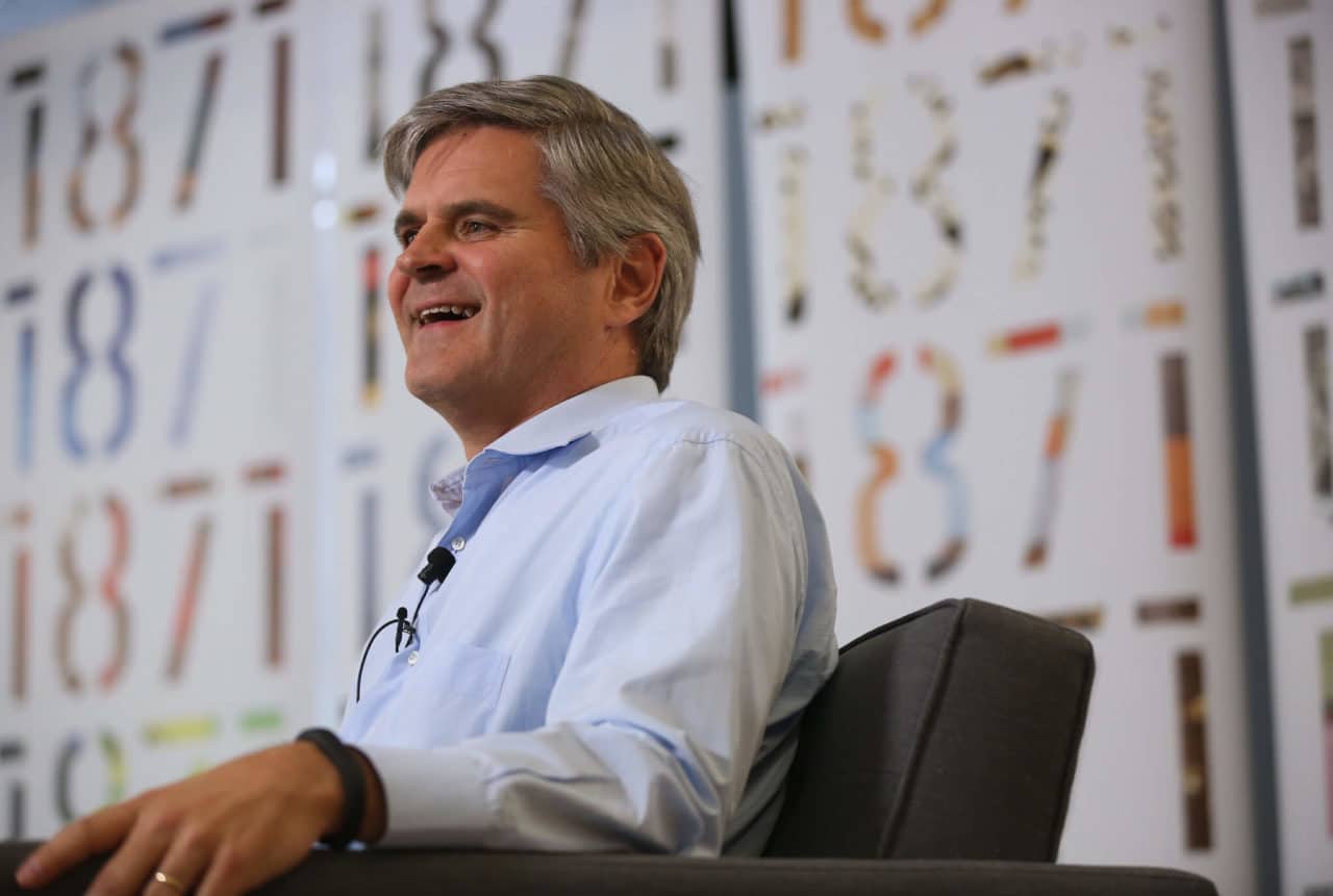 Renuncia Steve Case, presidente de la directiva de AOL Time Warner