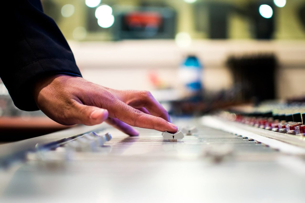Universal venderá canciones en Internet por un euro